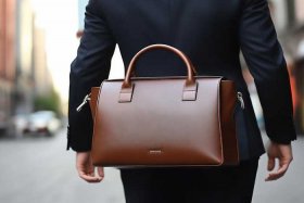 男士斜挎包什么牌子好；男士斜挎包什么牌子好看