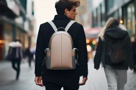 男包品牌推荐潮男；男包品牌推荐潮男女款