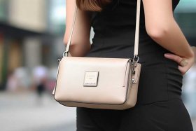 捷朗仕女士斜挎包价格 捷朗仕休闲女士斜挎包价格