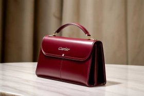 卡地亚包女 卡地亚女包包价格及图片