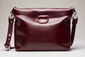 女士斜挎包新款50岁；女士斜挎包新款50岁大容量