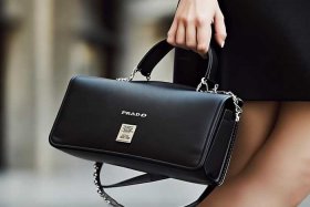 普拉达官网女包经典款，普拉达官网2020新款女包