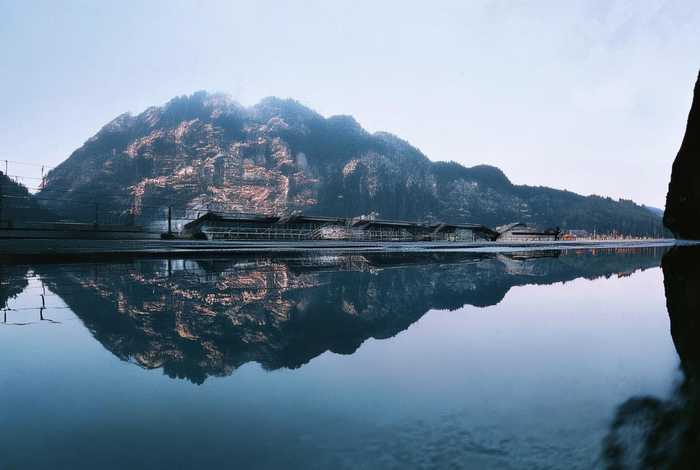 蔻驰包包官网旗舰店是正品吗，蔻驰包包官网旗舰店是正品吗知乎