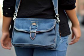 女士斜背小包布包 女士牛仔布做的斜肩小背包、牛仔斜背包 做法