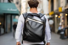 男士胸前包斜挎包爆款，男士胸前斜挎包的背法