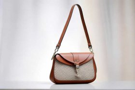 女士斜挎包40元左右的，女士斜挎包40元左右的品牌