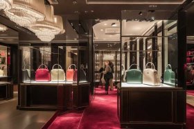 国际品牌包包排名 蔻驰（蔻驰女包在中国排行）