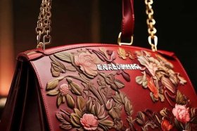 名字带花四个字的包包品牌叫什么、名字带花四个字的包包品牌叫什么来着