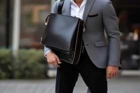 男士单肩包的正确背法 男士单肩包的正确背法有哪些,怎样搭配更显气质？