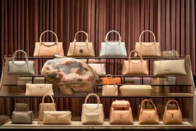 女包品牌排行中档；女包品牌排行中档有哪些