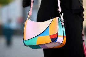 女士包包休闲新款斜挎包；女士斜挎包新款时尚