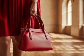 女士包包什么颜色聚财；女士包包什么颜色聚财最好