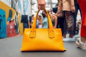 平民潮牌包包（平民潮牌包包推荐）