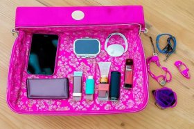 女生包包里面一般会带些什么 女生包包里面一般会带些什么物品