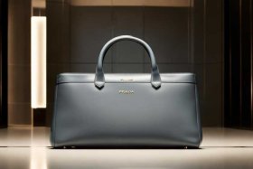 普拉达官网，普拉达官网包包