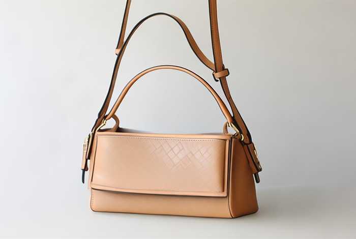 女款小包包斜挎包可装水杯,女款小包包斜挎包可装水杯吗 女款小包包斜挎包可装水杯,女款小包包斜挎包可装水杯吗