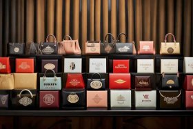 女士名牌包包商标大全图片（女士名牌包包商标大全图片及价格）