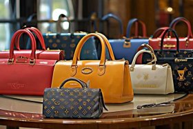 国际品牌包包商标有哪些（国际品牌包包商标有哪些名字）