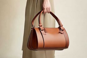 女包哪个牌子性价比高又好看，女包哪个牌子性价比高又好看图片