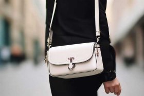 女士斜挎小包包新款，女士斜挎小包包新款价格