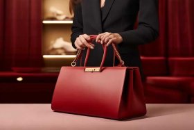 买包包哪个颜色最显档次，买包包哪个颜色最显档次呢