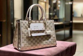 蔻驰包包价格 蔻驰包包价格相差那么多正常吗？