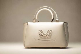 女士名牌包包的标志（女士名牌包包的标志图片）