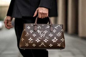 男士lv必买的经典款包；男士lv必买的经典款包有哪些