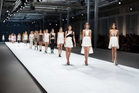 普拉达品牌介绍视频（普拉达品牌介绍视频教程）