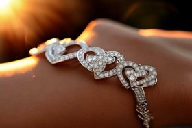 卡地亚手镯系列Love系列，卡地亚手镯系列love系列