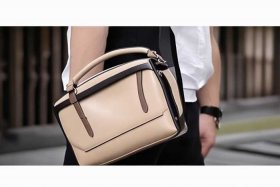 男士小包包斜挎包，男士小包包斜挎包图片