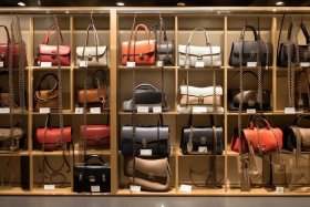 女士链条包包品牌大全图片；女士链条包包品牌大全图片及价格