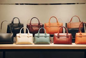 两千左右的包包有哪些牌子；两千左右的包包有哪些牌子的