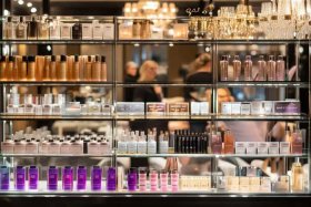 美容院加盟10大品牌化妆品（美容院加盟10大品牌化妆品怎么样）