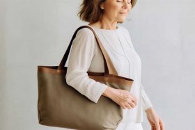 女士50岁单肩斜挎包布包、女士50岁单肩斜挎包布包多大合适