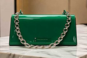 女士手提小包包最新款；女士手提小包包最新款价格