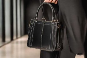 男士高档单肩包正品专卖（男士高档单肩包正品专卖店）