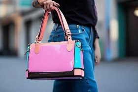 女士斜挎包新款2024爆款、女士斜挎包新款2024爆款图片