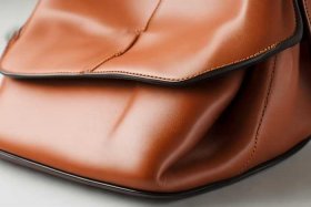 软皮包包有压痕怎么处理 软皮包包有压痕怎么处理干净