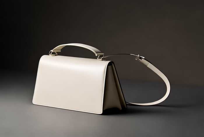 女士包包简单轻便（女士包包简单轻便图片）