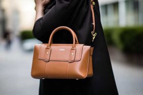 女士包包40岁女人斜挎包 40岁女士单肩斜挎包