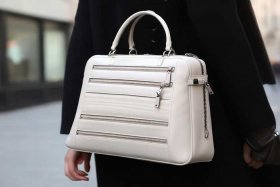 女士手提小布包爆款带七个拉链的（女士手提休闲小布包做法）