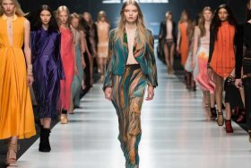 女士衣服品牌排行榜前十名（女士衣服品牌排行榜前十名国内）