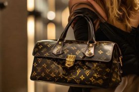 买lv包值得吗、买lv包包值得吗