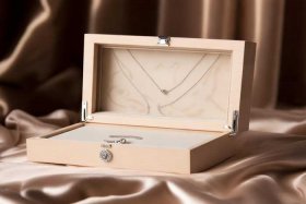 两千左右的轻奢礼物；两千左右的轻奢礼物女