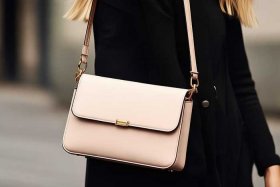 品牌女包真皮斜挎包30岁 品牌女包真皮斜挎包30岁穿