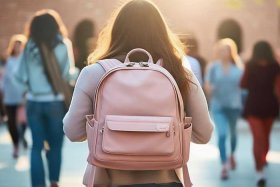 女学生包包品牌比较好；女学生包包品牌比较好的牌子