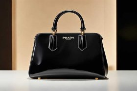 普拉达女包价位 新款；普拉达女包价位新款