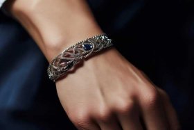 男款手链奢侈品牌（男款手链奢侈品牌推荐）