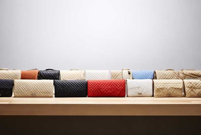 香奈儿包包必入十款帆布包（香奈儿包包必入十款帆布包图片）